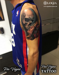 Tatuaje hombro calavera - Logia Barcelona Pia Vegas 